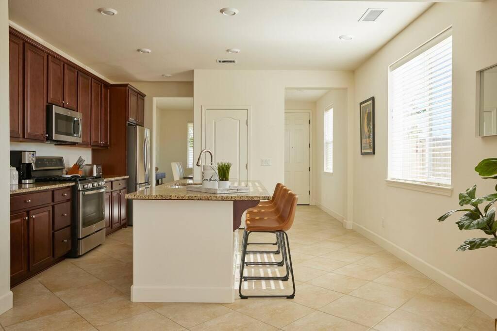 New Upscale House, Tahoe 30-Min W/ Cal King RenoReno  Kültér fotó