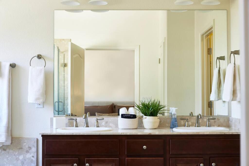 New Upscale House, Tahoe 30-Min W/ Cal King RenoReno  Kültér fotó