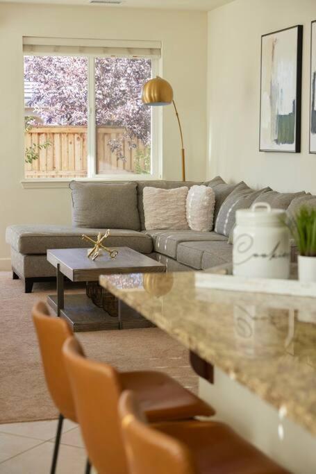 New Upscale House, Tahoe 30-Min W/ Cal King RenoReno  Kültér fotó